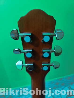 Acoustic guiter (Caravan)